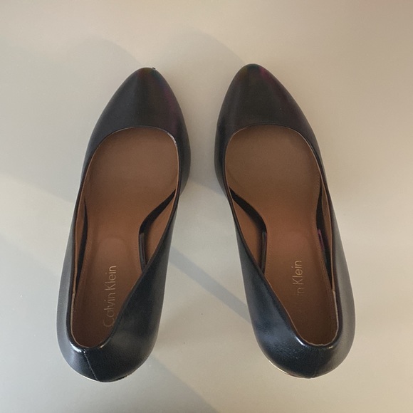 In very good condition, not super pointy - Picture 2 of 3